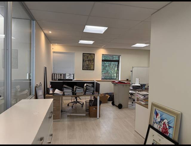 415M² OFFICE TO LET IN NEWLANDS
